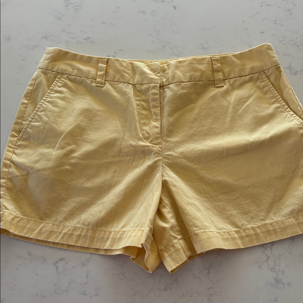 Loft Outlet butter yellow Cotton 4" short Sz. 6 (b8) - Picture 2 of 6